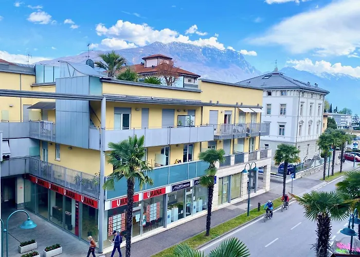 Riva Central Apartment - Free Parking